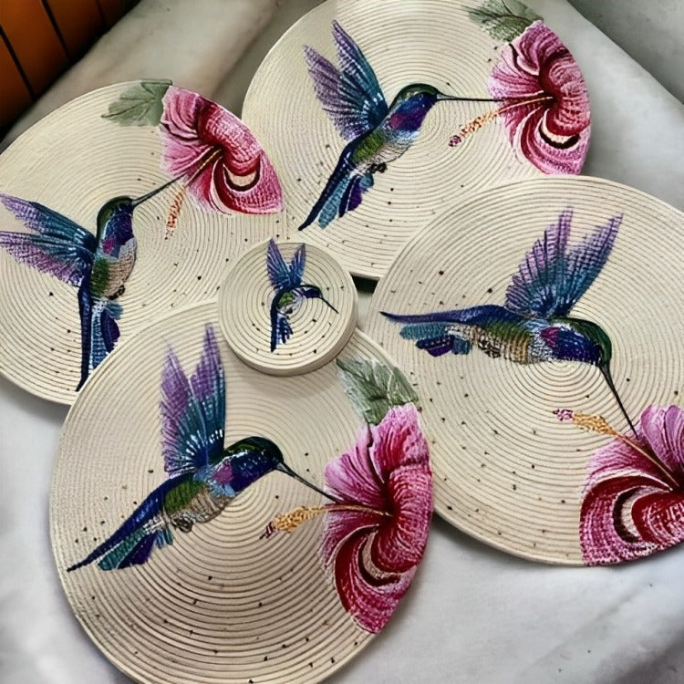 Set de Mesa "Vuelo del Colibrí" – Arte 100% Pintado a Mano (4 Puestos)